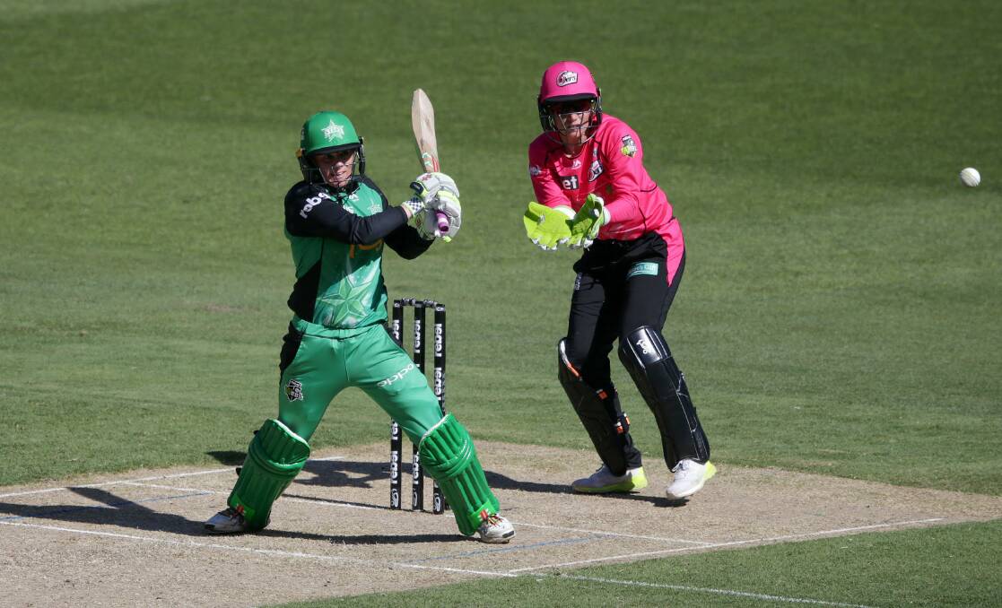 Erin Osborne hits out during her unbeaten 34 against the Sydney Sixers on Monday, Photo: AAP Image/George Salpigtidis