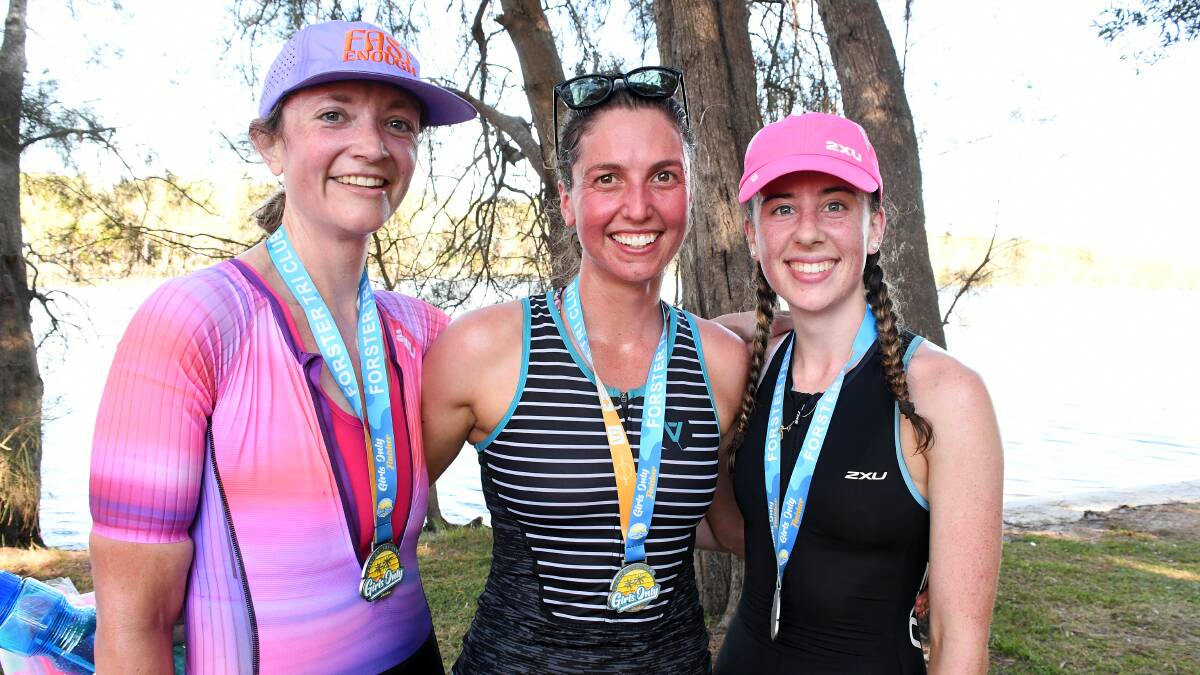Collison (right) with Emma Tucker (left) who finished third, and winner Nicole Wilding. Picture by Scott Calvin.