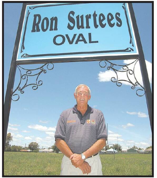 Ron Surtees underneath the Ron Surtees Oval unveiled at Tamworth High in 2007.