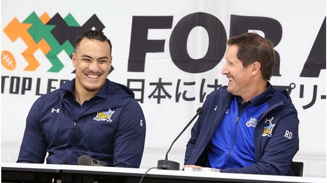 Gunter shares a laugh with Wild Knights coach Robbie Deans. Photo: Supplied