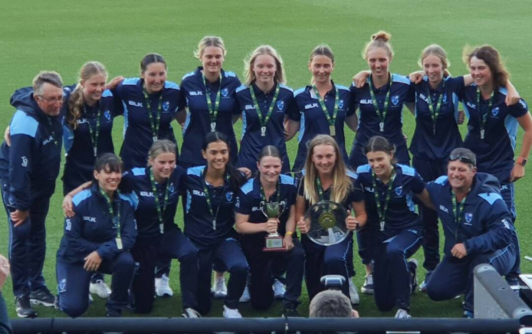 Lara Graham (back second from left) and Jess Davidson (back right) celebrate another national title with their ACT/NSW Country team-mates.
