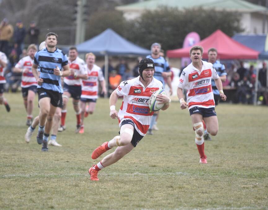 Walcha winger Dom Bower enroute to the tryline after slicing through the Narrabri defence.