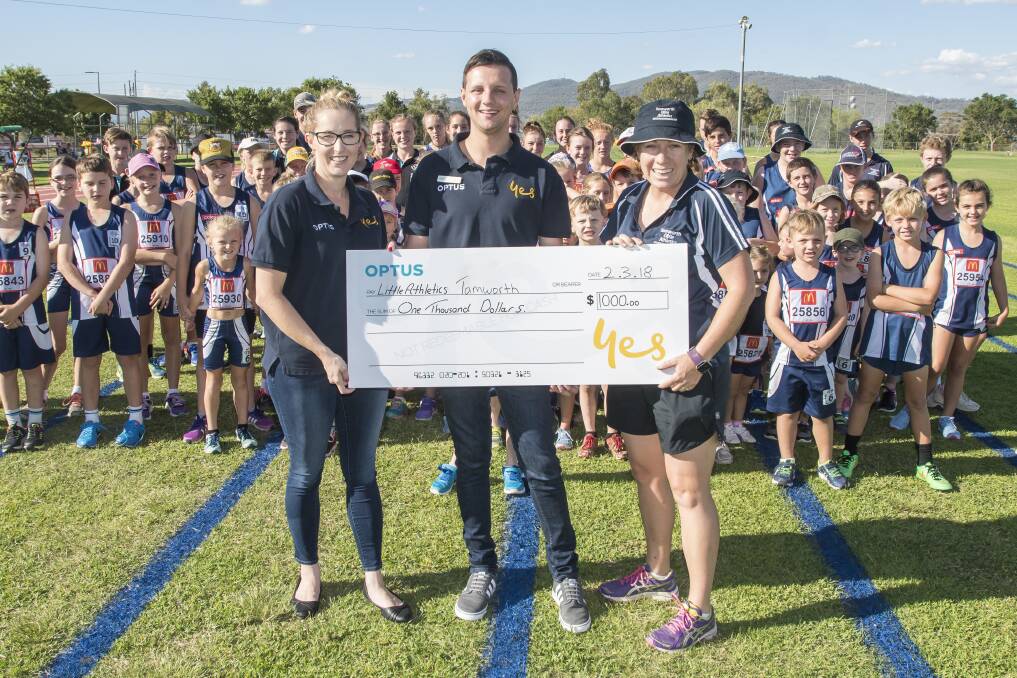 Tamworth Little Athletics Club president Sam Cox (right) with Optus representatives Ruth Cook and Luke Anderson, and some of the club's members. Photo: Peter Hardin