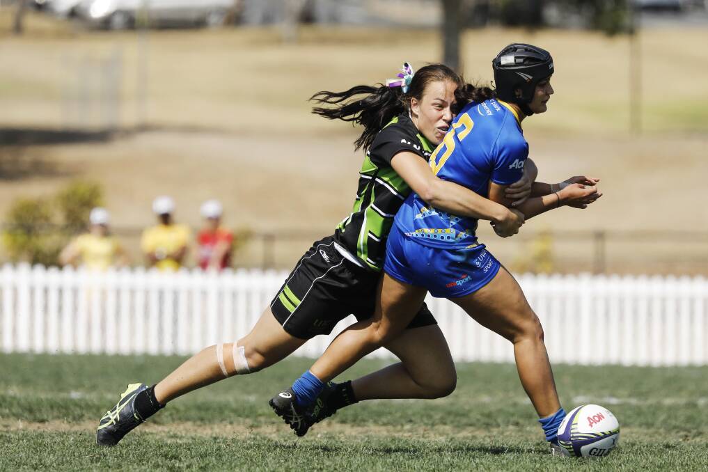 Crunch: Rhiannon Byers jolts the ball loose in this tackle. Photo: RugbyAU Media/Karen Watson 