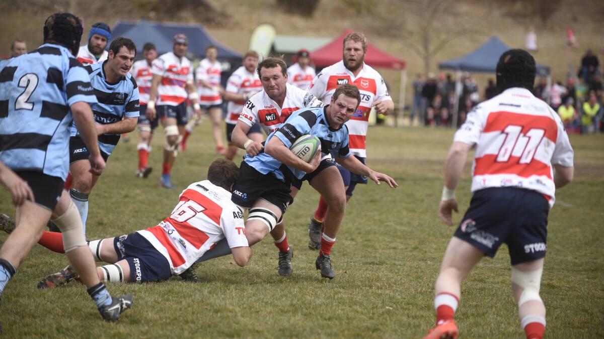 Sam Kahl looks to get an offload away during last year's minor semi-final.