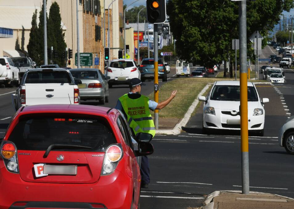 LONG WAIT: Locals may no longer have to deal with long outages of traffic lights, with a Tamworth contractor a possibility for fixing potential future issues. Photo: Gareth Gardner