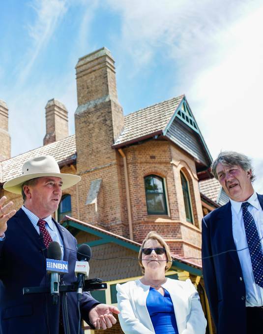 LIVE STREAM: Prime Minister Malcolm Turnbull visits Armidale university