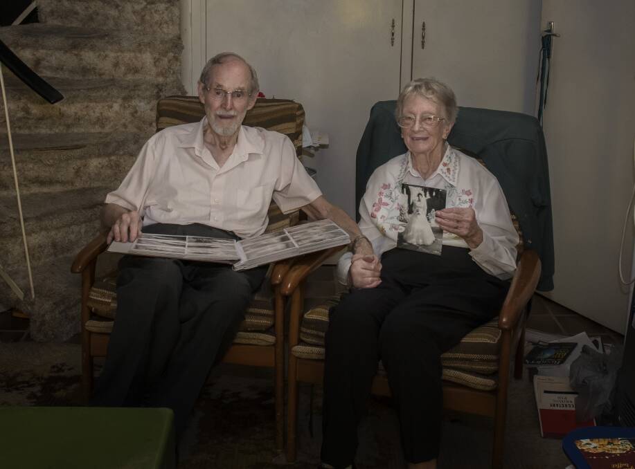 SIXTY-LOVE: Graeme and Marie Mitchell recently celebrated their 60th wedding anniversary with family in Tamworth. Photo: Peter Hardin 201218PHG003