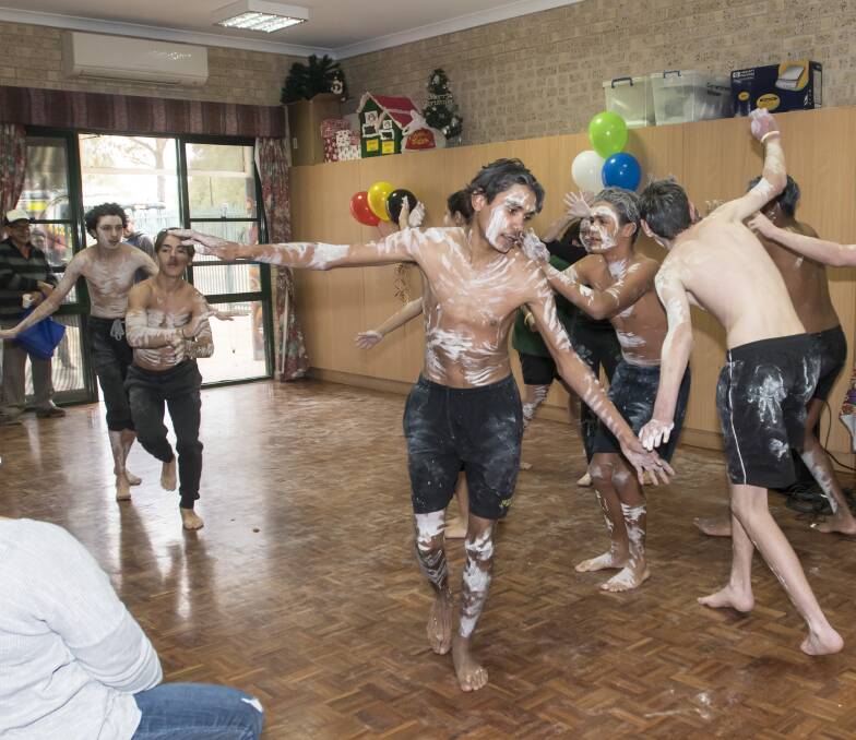 CULTURAL CELEBRATION: Students from Peel High perform a traditional dance at Coledale during last year's reconciliation week. Photo: Peter Hardin 280518PHC009