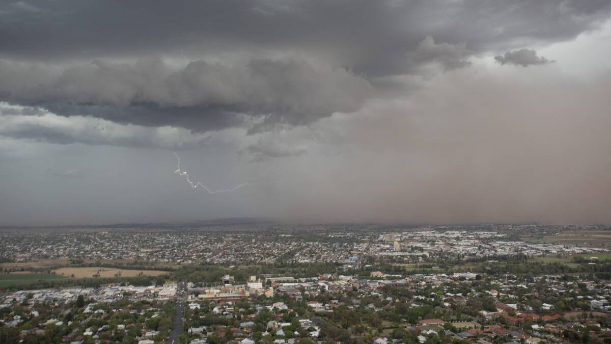 ALL HAPPENING: The last few weeks in Tamworth have seen intense highs and lows in weather. Photo: Peter Hardin 261119PHF043