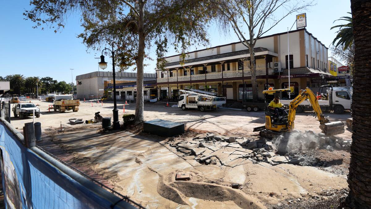 DIGGING IN: While the Fitzroy St upgrade rolls on, shopowners are lamenting the loss of business they've experienced in recent months. Photo: Gareth Gardner 230817GGD04
