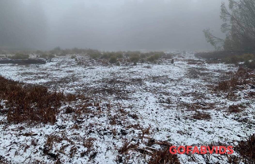 SNOWING OFF: Fabian Norrie posted this photo on Facebook showing a dumping of snow near Hanging Rock this morning. Photo: Fabian Norrie