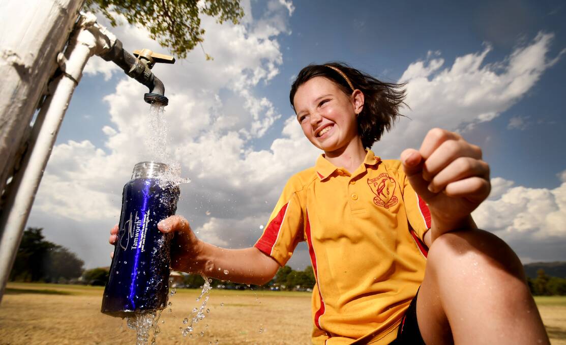 COOLING DOWN: Payton Howarth, 9, grabs a drink but meteorologists have predicted a cool change for Tamworth over the weekend. Photo: Gareth Gardner 200219GGF03