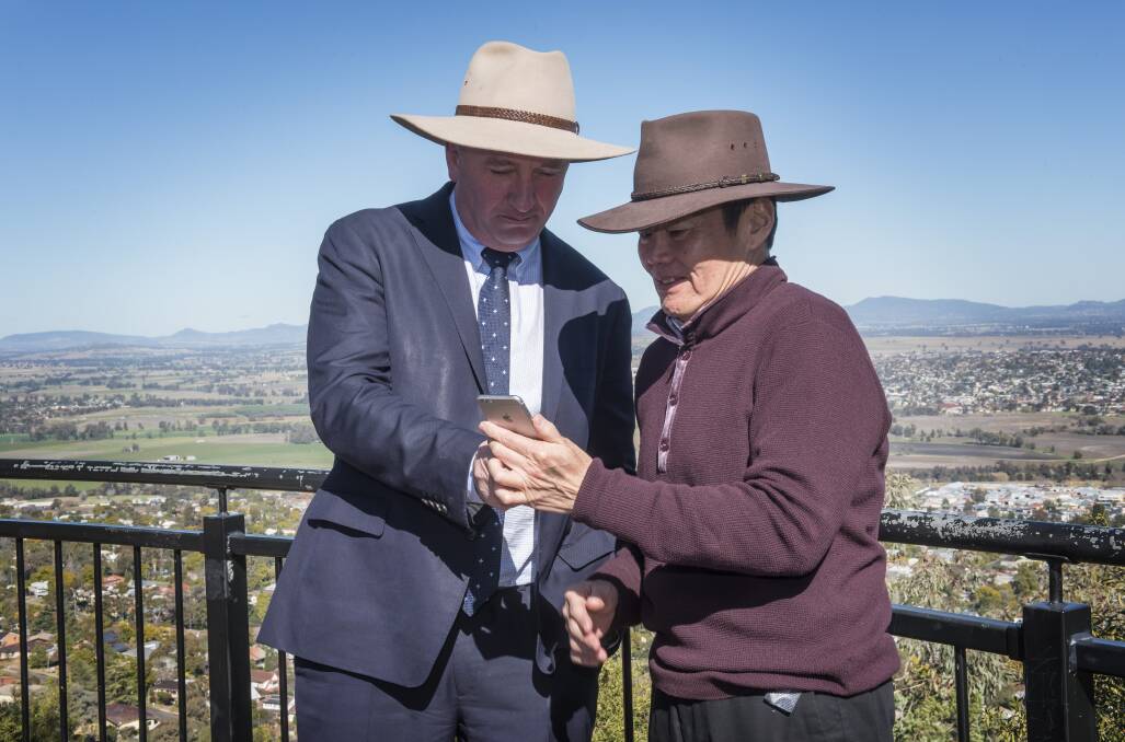 ON THE LINE: Deputy Prime Minister Barnaby Joyce with Optus CEO Allen Lew checking the service in Tamworth. Photo: Peter Hardin 210717PHB077