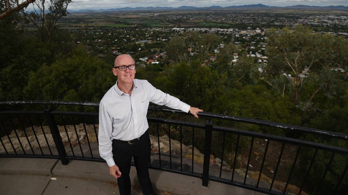 VISION FOR OXLEY: Tamworth Regional Council's Murray Russell presented three possible options for a lookout upgrade. Photo: Gareth Gardner 210317GGA03