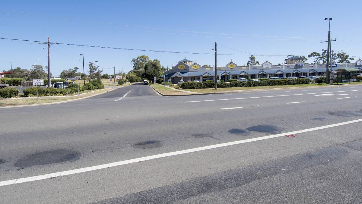 ROADBLOCK: A 21-unit development at 6 Ainslie Place has stalled with councillors uneasy about traffic implications on this intersection. Photo: Peter Hardin 110417PHA003