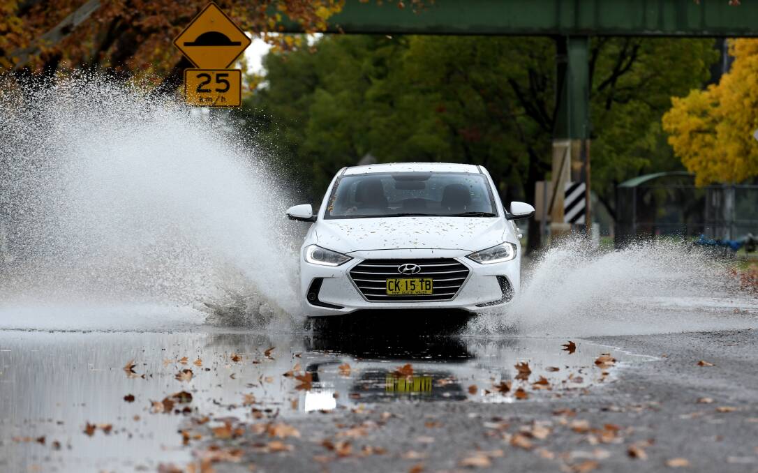 LOW COST WASH: Commuters on Carter Street were treated to a little splash action on Monday. Photo: Gareth Gardner 030619GGB07