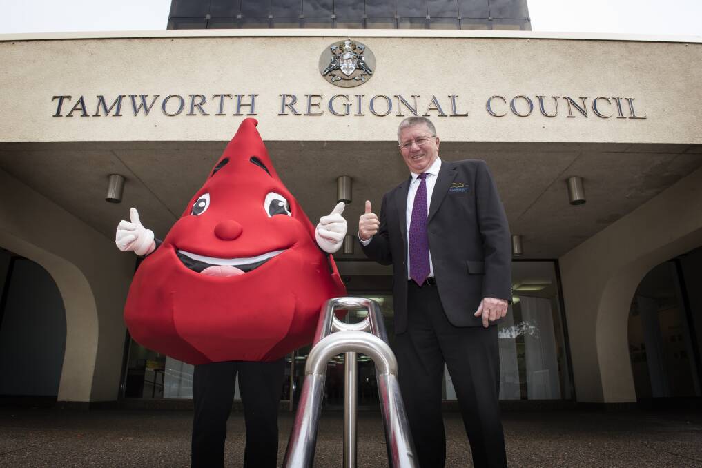 NEW BLOOD: Billy the Blood Drop with mayor Col Murray rallying for Tamworth Regional Council to retain its donation championship. Photo: Peter Hardin 270617PHC014