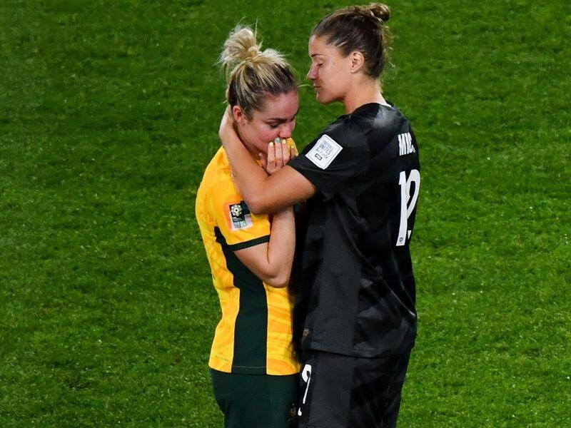 Ellie Carpenter (l) is consoled by Matildas teammate Teagan Micah after the World Cup semi-final. (Bianca De Marchi/AAP PHOTOS)