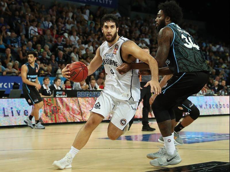 Melbourne United have taken top spot on the NBL ladder after beating the NZ Breakers in Auckland.