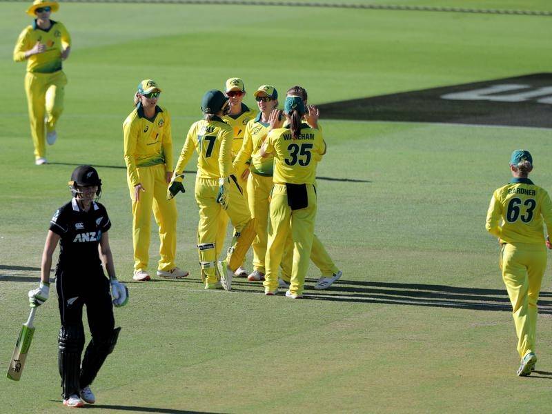 Spinner Jess Jonassen claimed four wickets to effectively dash New Zealand's run chase in Perth.