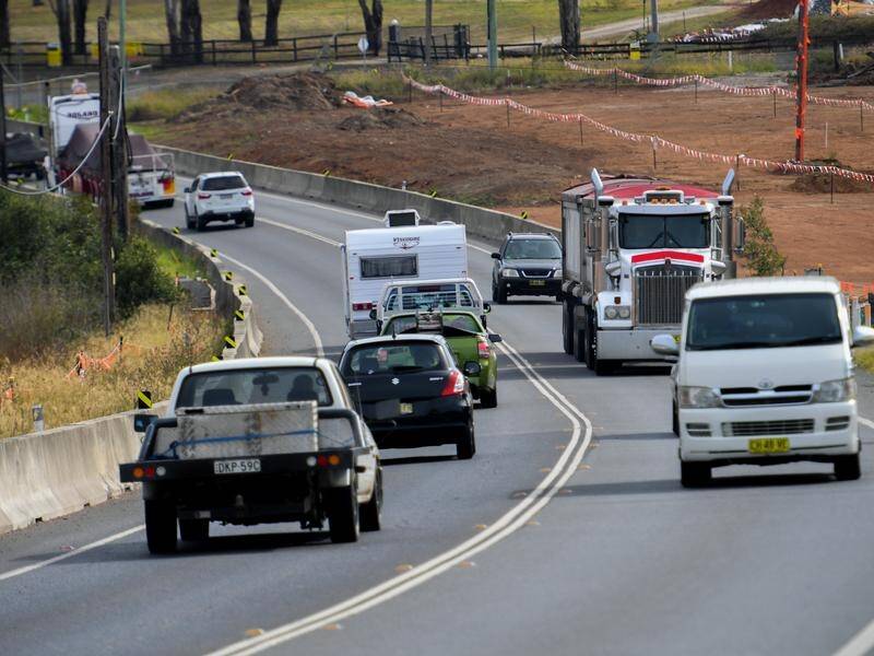 Federal funding to fix road Black Spots will rise to $150 million a year. (Brendan Esposito/AAP PHOTOS)
