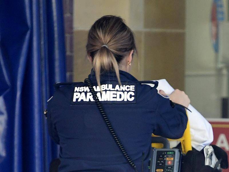 The union representing NSW paramedics says negotiations over pay have reached a "tipping point". (Bianca De Marchi/AAP PHOTOS)
