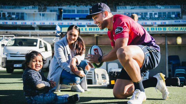 Christian Lealiifano with his wife Luga and son Jeremih before captain's run training on Thursday