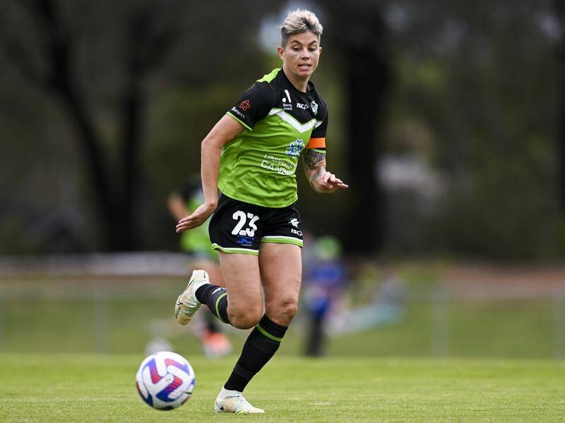 Michelle Heyman scored the opening goal as Canberra United defeated Sydney FC 2-1 in the ALW. (Lukas Coch/AAP PHOTOS)