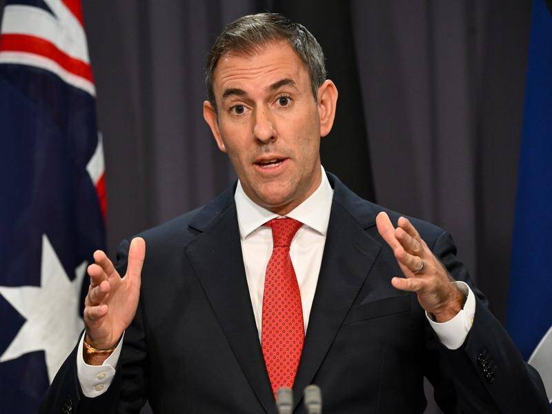 Treasurer Jim Chalmers says the government will need to address both inflation and slowing growth. (Lukas Coch/AAP PHOTOS)