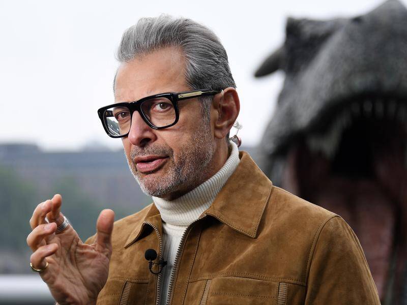 Actor Jeff Goldblum began playing jazz piano in cocktail lounges in Pittsburgh when he was fifteen.