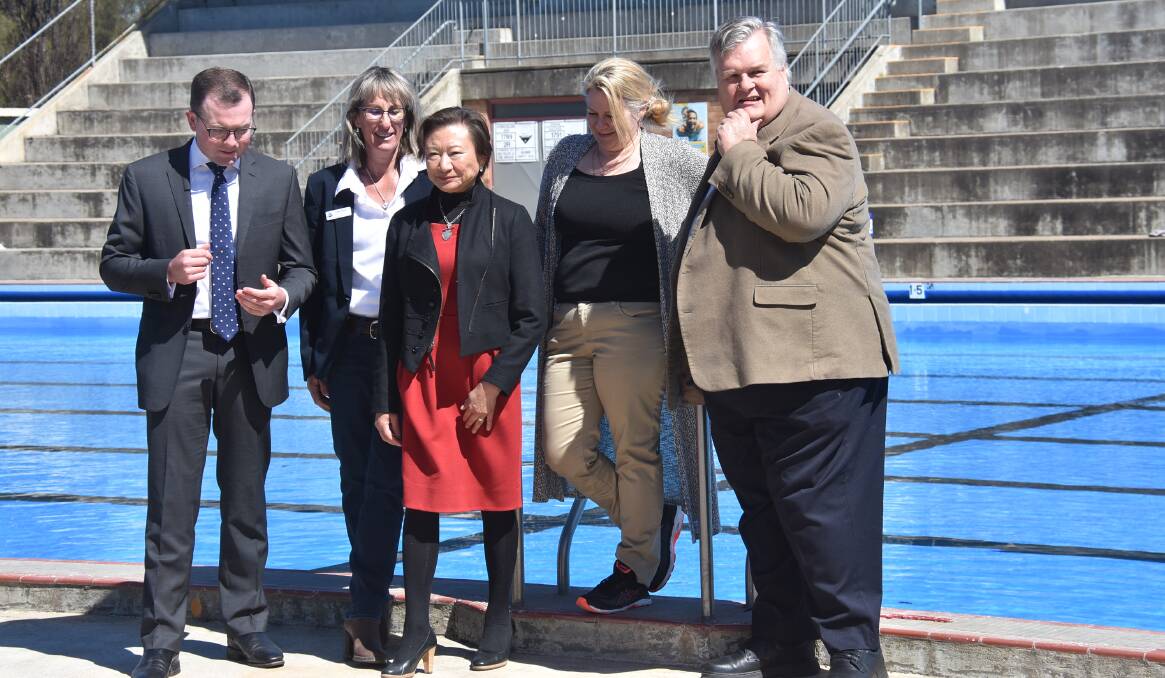 Member for Northern Tablelands Adam Marshall with Cr Libby Martin, Council CEO Susan Law, Cr Di Gray and Cr Peter Bailey met at the Aquatic Centre to discuss the funding for the new indoor Hydrotherapy Pool. 