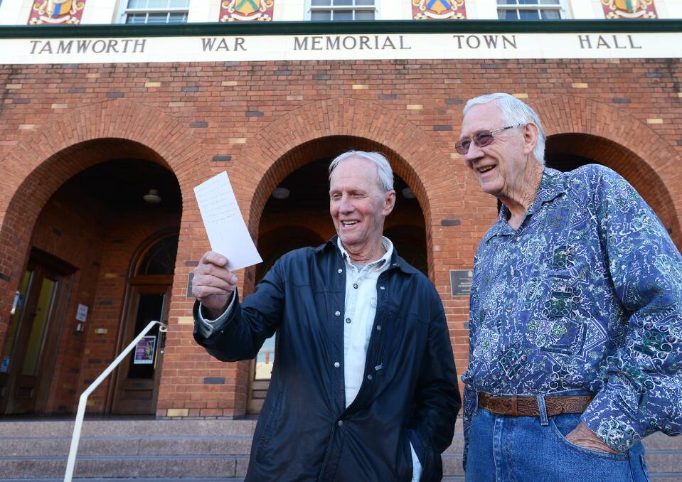 LONG LAUGHS: Crocodile Dundee star Paul Hogan meets his second cousin, Arthur Davidson, ahead of his one-man performance at Tamworth’s Town Hall tonight. Photo: Barry Smith 280714BSH07