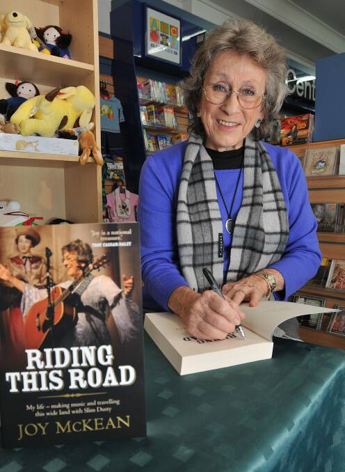 ON THE ROAD: Joy McKean signed copies of her book for Tamworth fans yesterday. Photo: Geoff O’Neill 170714GOD02