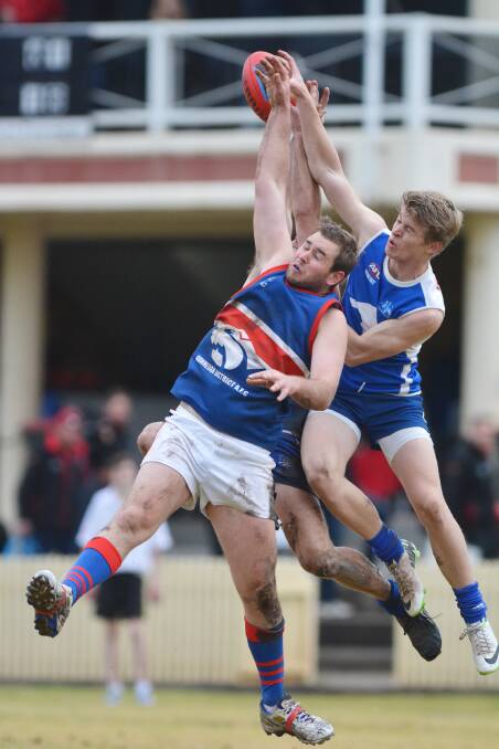 Gunnedah’s Andy Mack (front) competes with Tamworth Roos Rhett Graham and an obscured Roo for this high-flying mark Saturday. Photo: Barry Smith 260714BSF19