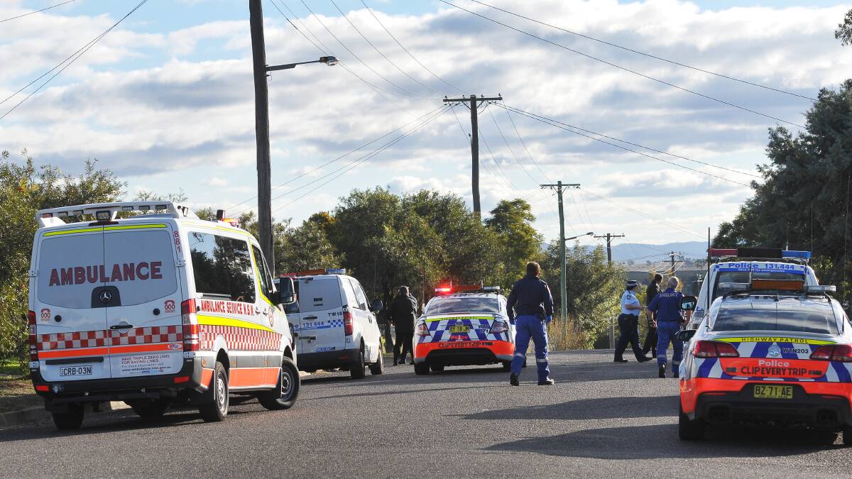 PEACEFUL RESOLUTION: A siege in a South Tamworth street ended safely yesterday afternoon after a man surrendered to police. Photo: Gareth Gardner  010714GGC03
