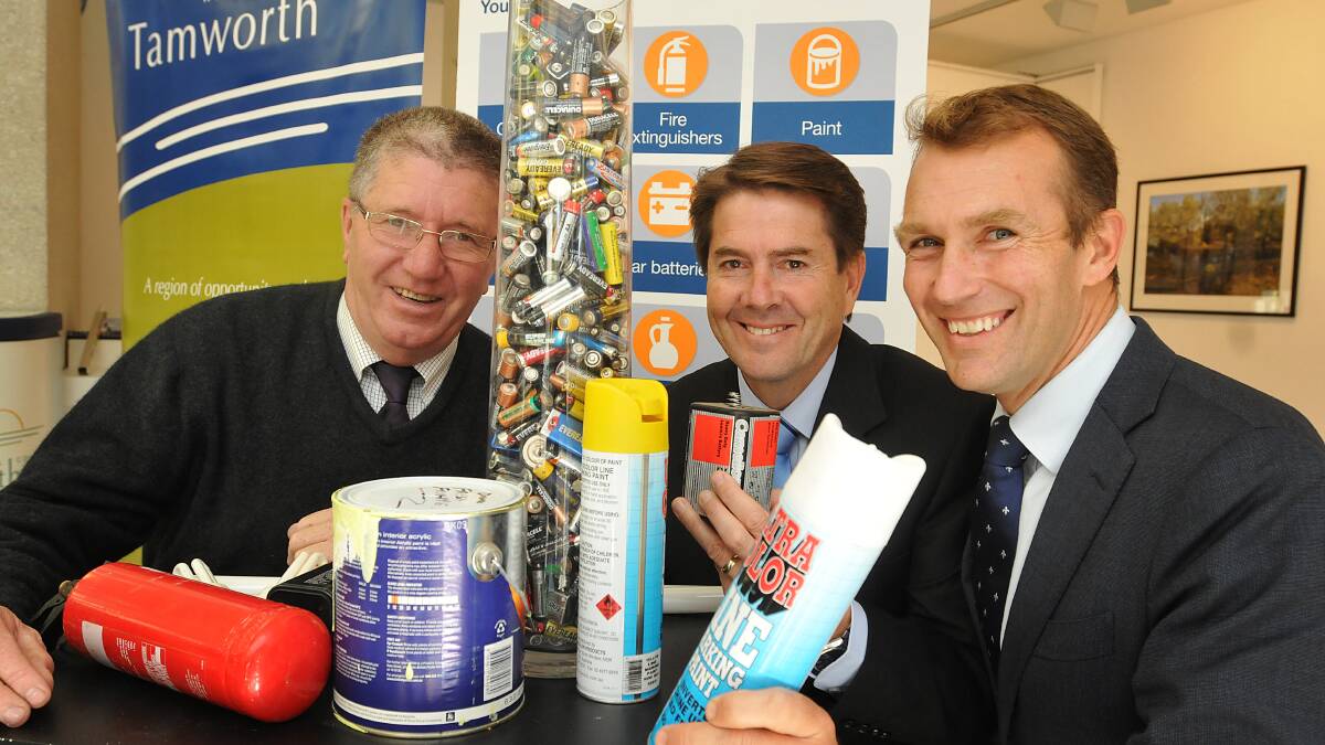 NO WAITING: Tamworth mayor Col Murray, MP Kevin Anderson, and Environment Minister Rob Stokes share the good news about disposing of problem waste. Photo: Geoff O’Neill 210514GOA01