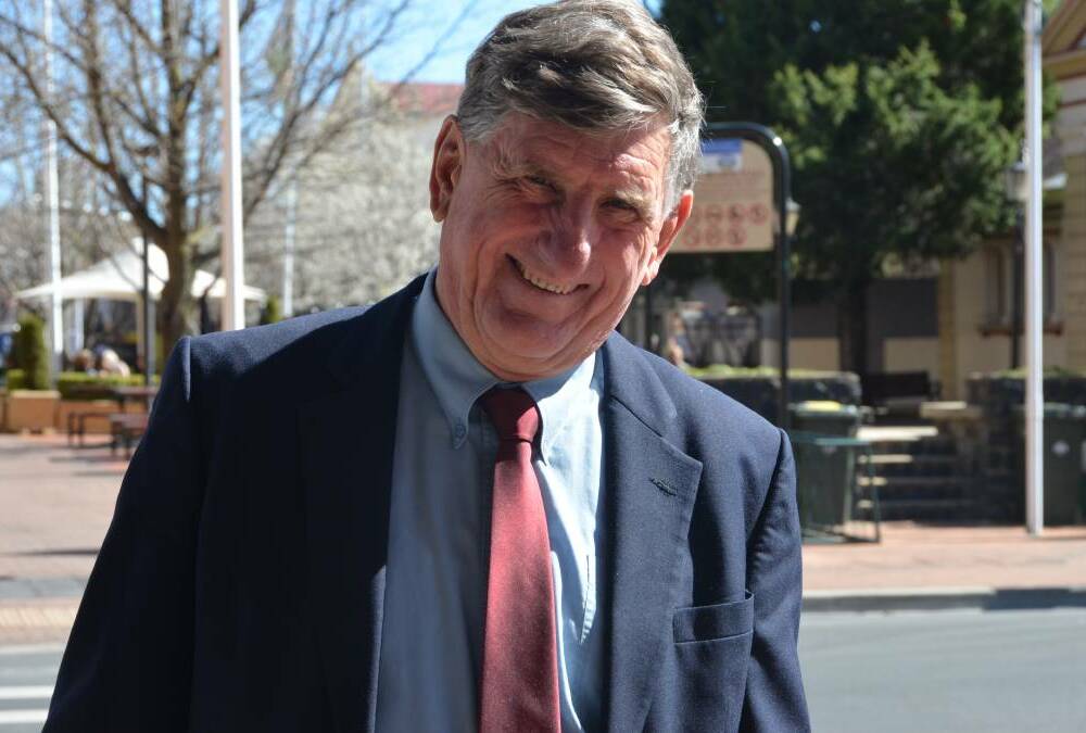 Independent candidate Rob Taber has come to verbal blows with Tony Windsor over Mr Windsor's decision to contest the seat of New England.