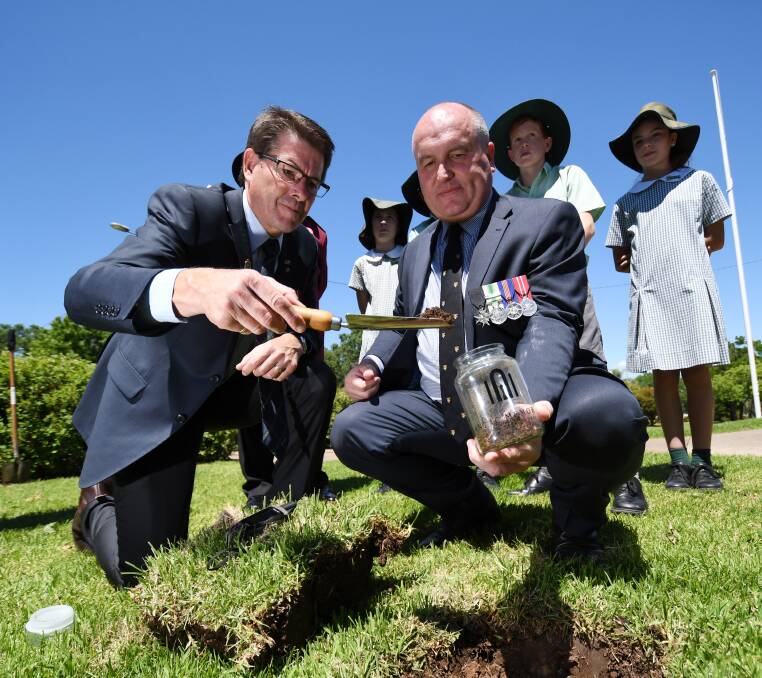 Tamworth MP Kevin Anderson and Minister for Veterans Affairs David Elliott were joined by local school children and veterans on Tuesday. Photos: Gareth Gardner