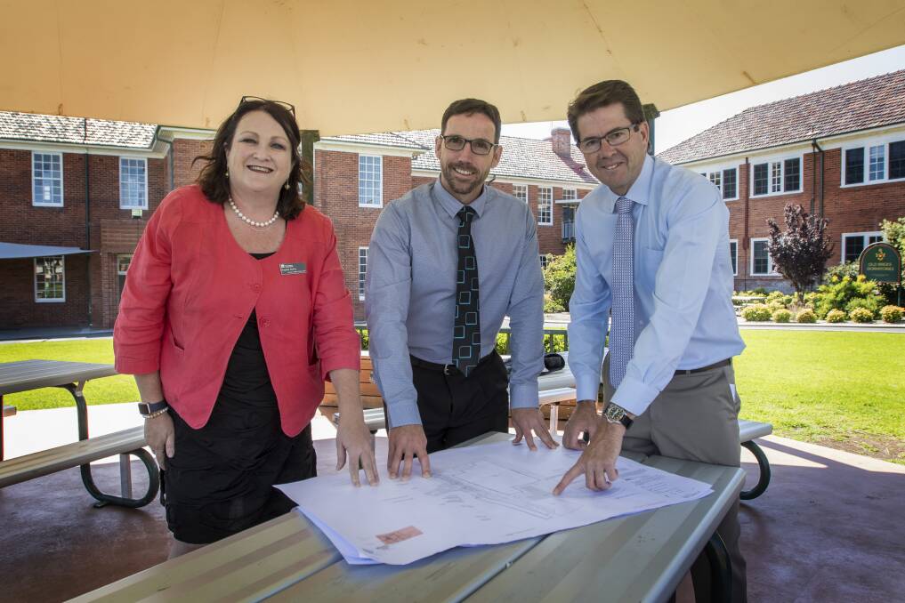 PLANNING: Tamworth director of schools Ruythe Dufty, Farrer principal Clint Gallagher and MP Kevin Anderson check out the upgrade plans. Photo: Peter Hardin 131117PHB20
