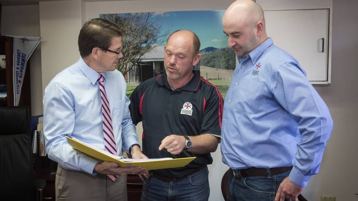 SUPPORT: MP Kevin Anderson with APA delegates Scott Clarke and Jamie Curll. Photo: Peter Hardin 