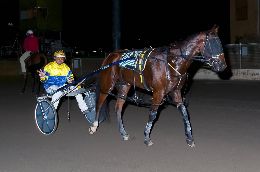 Count them: Cronin winning with Mitch Faulkner displaying three winners. Photo courtesy Peter Mac Photography.