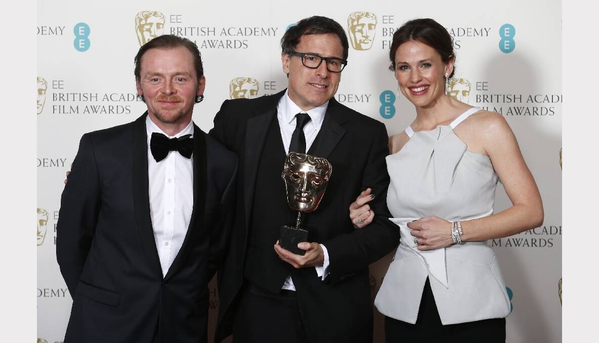 David O. Russell celebrates after winning the Best Adapted Screenplay for "Silver Linings Playbook" with presenters Jennifer Garner and Simon Pegg. Photos: GETTY IMAGES, REUTERS