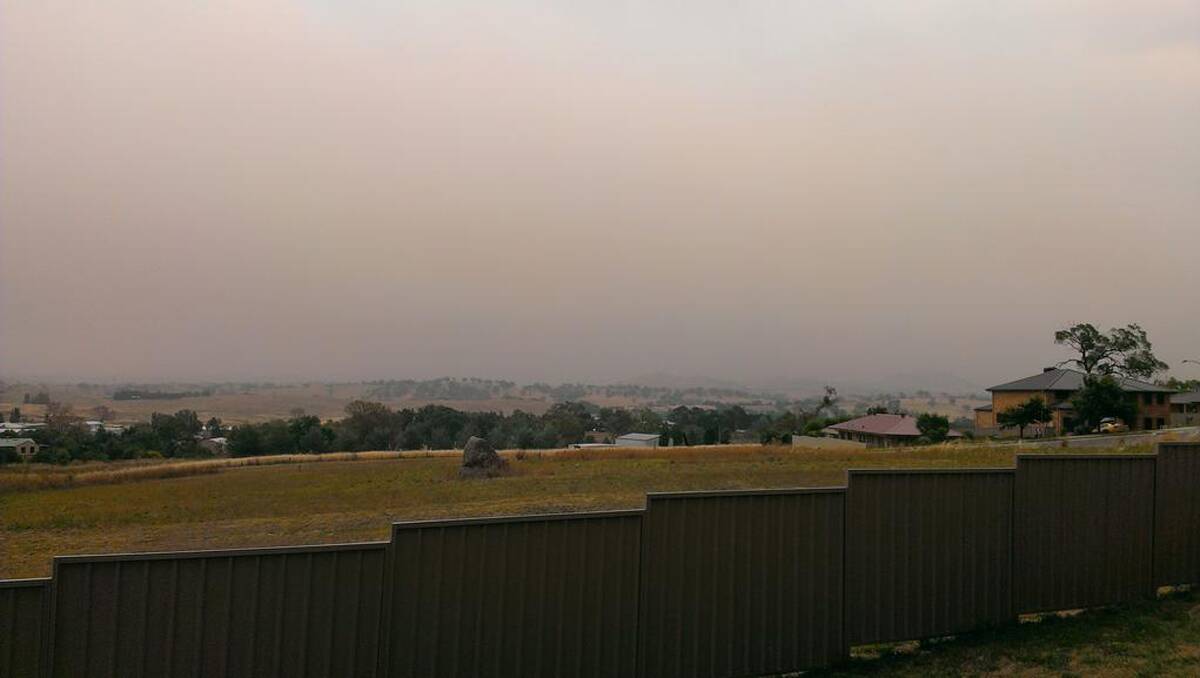 Smoke covering the ranges south of Yass from the Tarcutta fires. Photo: Bronson Sainsbury/Twitter. 