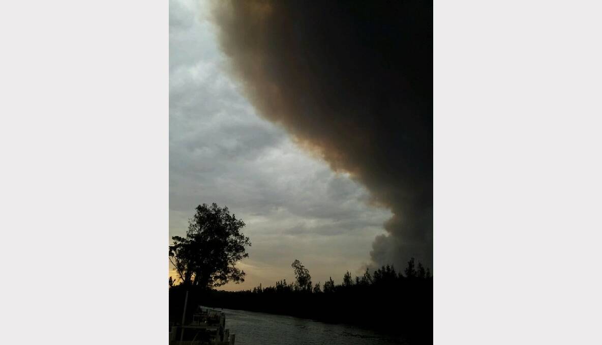 A shot looking at the fire in Sussex Inlet. Photo: tupperpants/Twitter.
