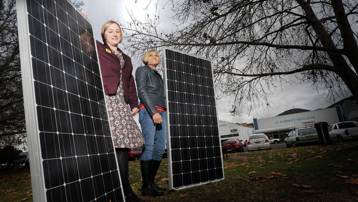 SOLAR WARRIORS: Emma Stilts and Robin Gunning, of the newly-launched New England Energy Futures, have made renewable energy an election issue. Photo: Gareth Gardner 140613GGD06