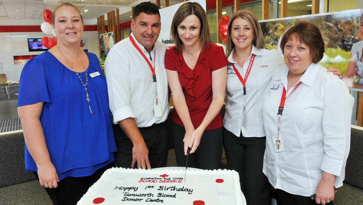 MASSIVE CELEBRATIONS: From left, community relations officer Annie Curtis, registered nurse Graeme Clout, donor centre manager Tina Beard, donor services nursing assistant Janine Dietrich and donor services enrolled nurse Marg Woischwill shared the mega birthday cake with blood donors. Photos:  Geoff O’Neill 110913GOB02