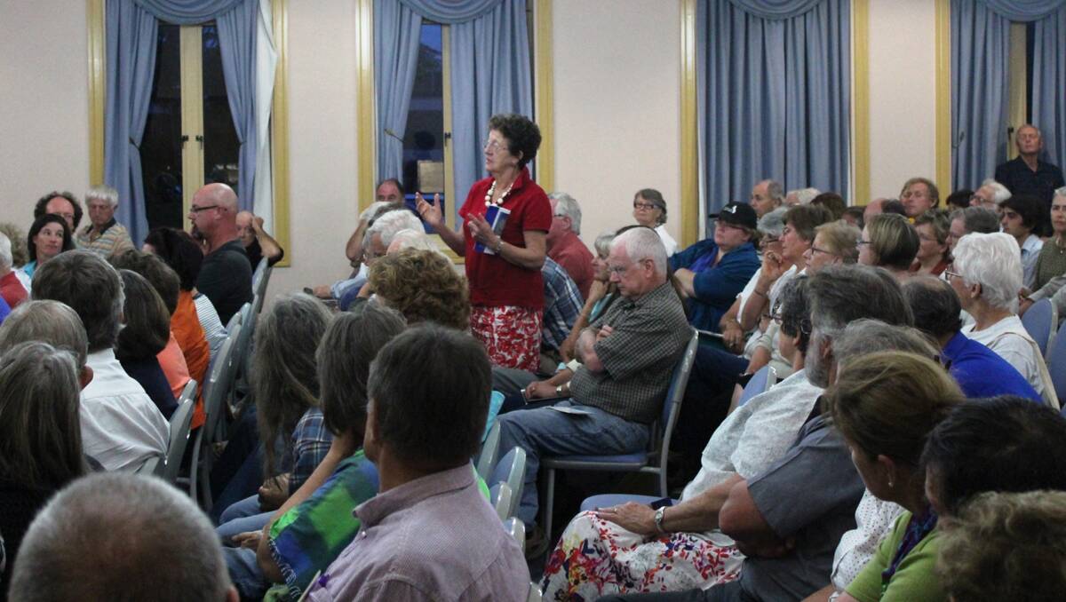 GOOD TURNOUT: Organisers of the public meeting on coal seam gas and mining were impressed with the turnout of more than 160 residents in Tamworth on Monday night.