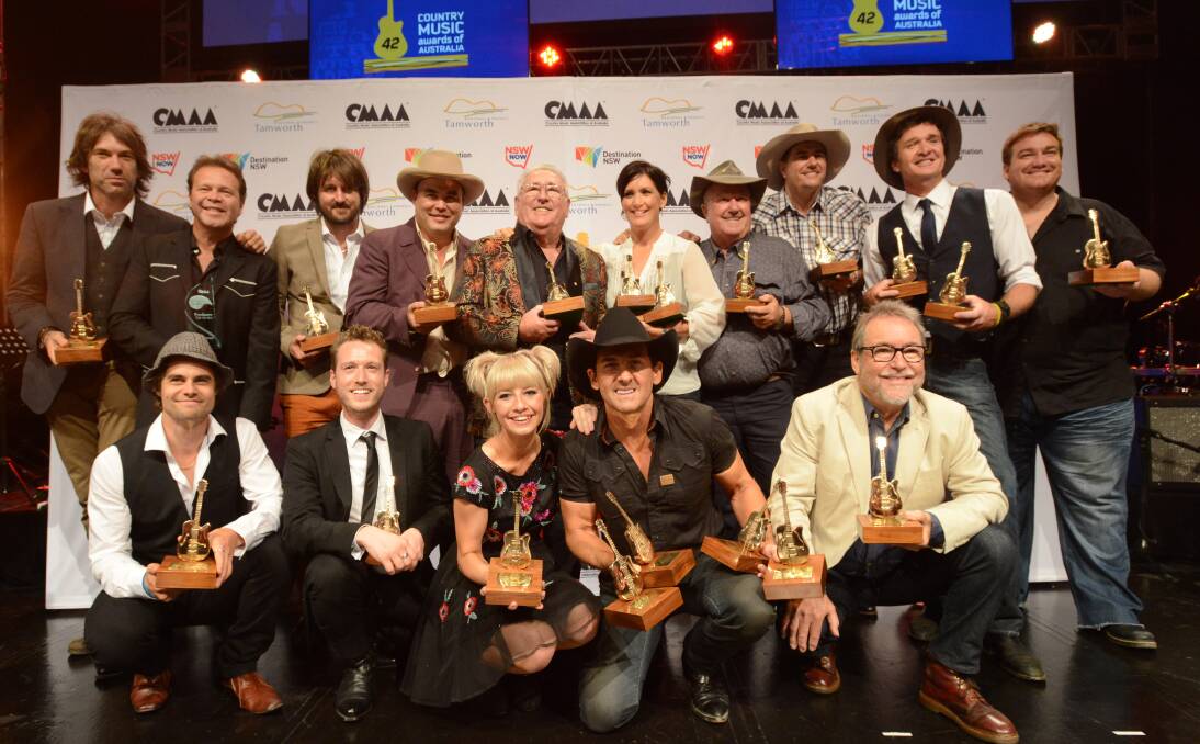 GOLDEN SMILES: The winners were grinners who took home Golden Guitars and Achiever Awards on Saturday night. Photo: Geoff O’Neill 250114GOA70