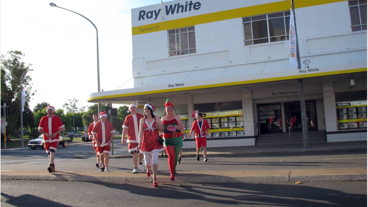 Tamwoth CBD was filled with Christmas spirit on Friday night as the annual Santa Crawl took over. Photo: Kitty Hill